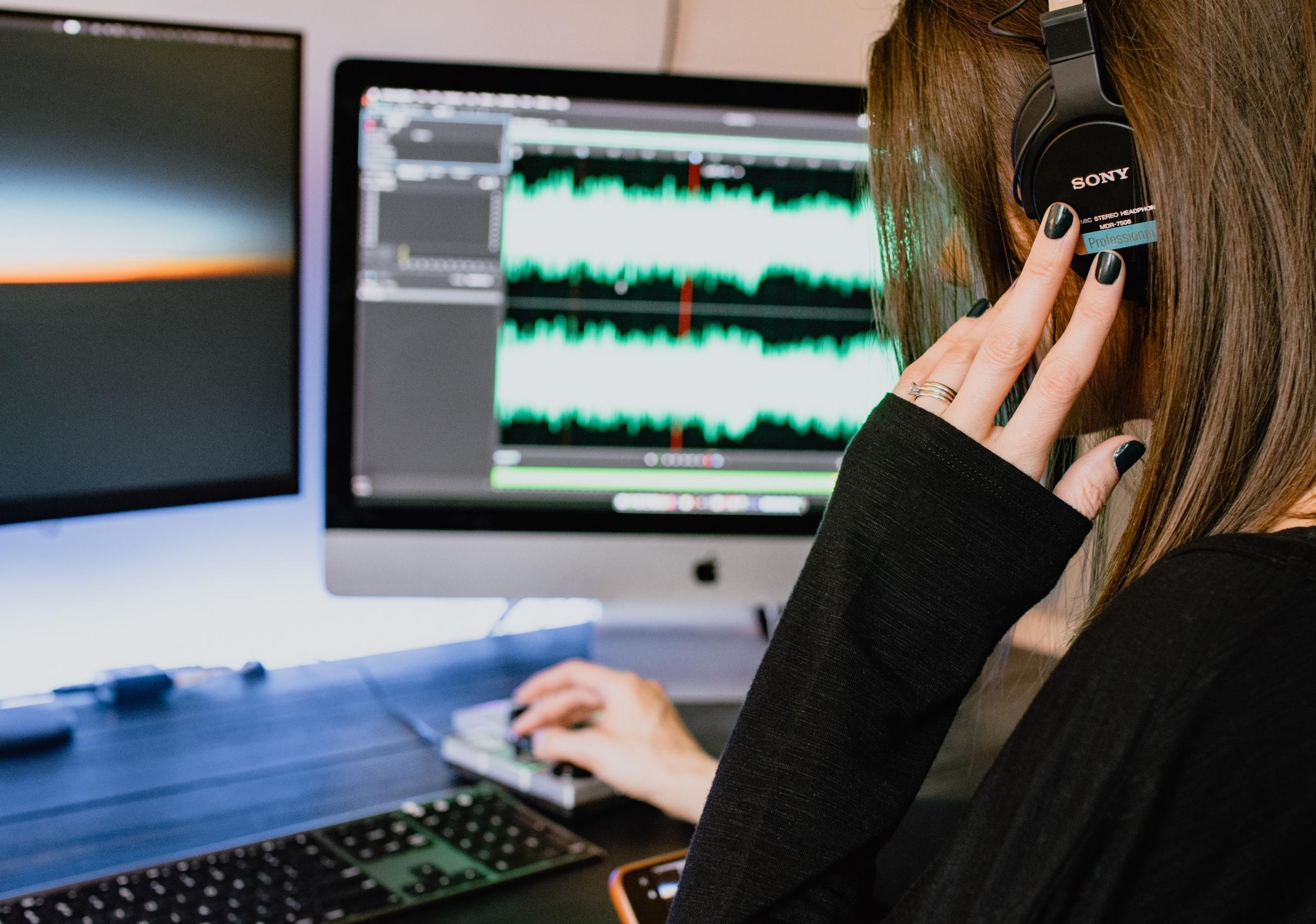 En pop musikproducent på arbejde