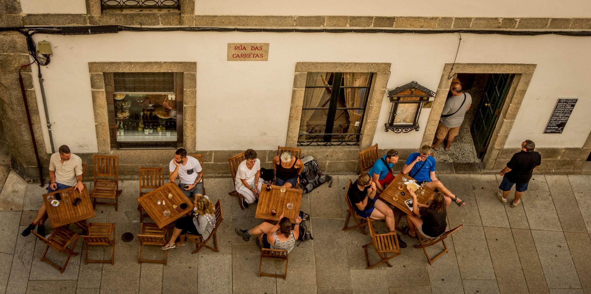 Mennesker på cafe