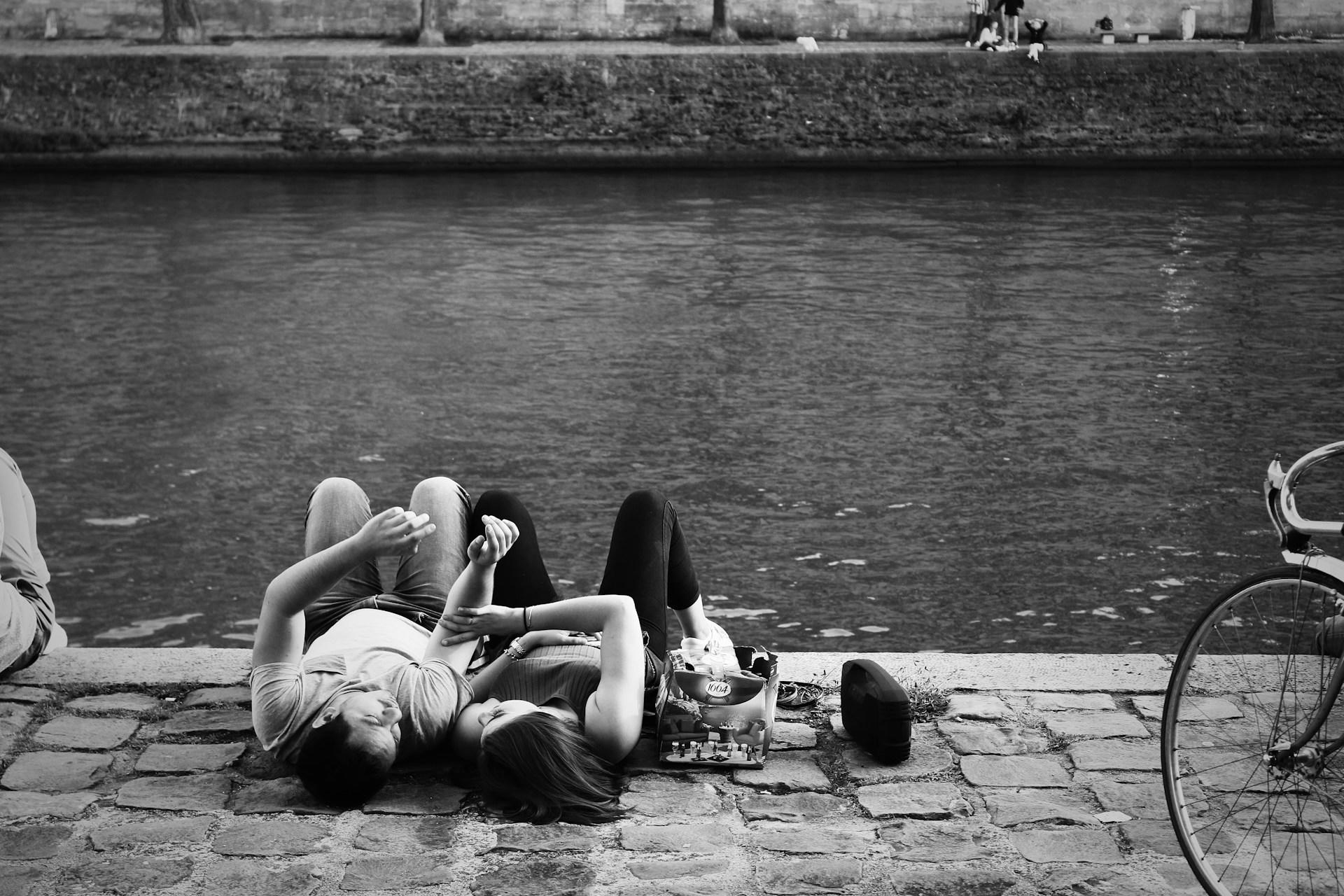 To personer i Paris