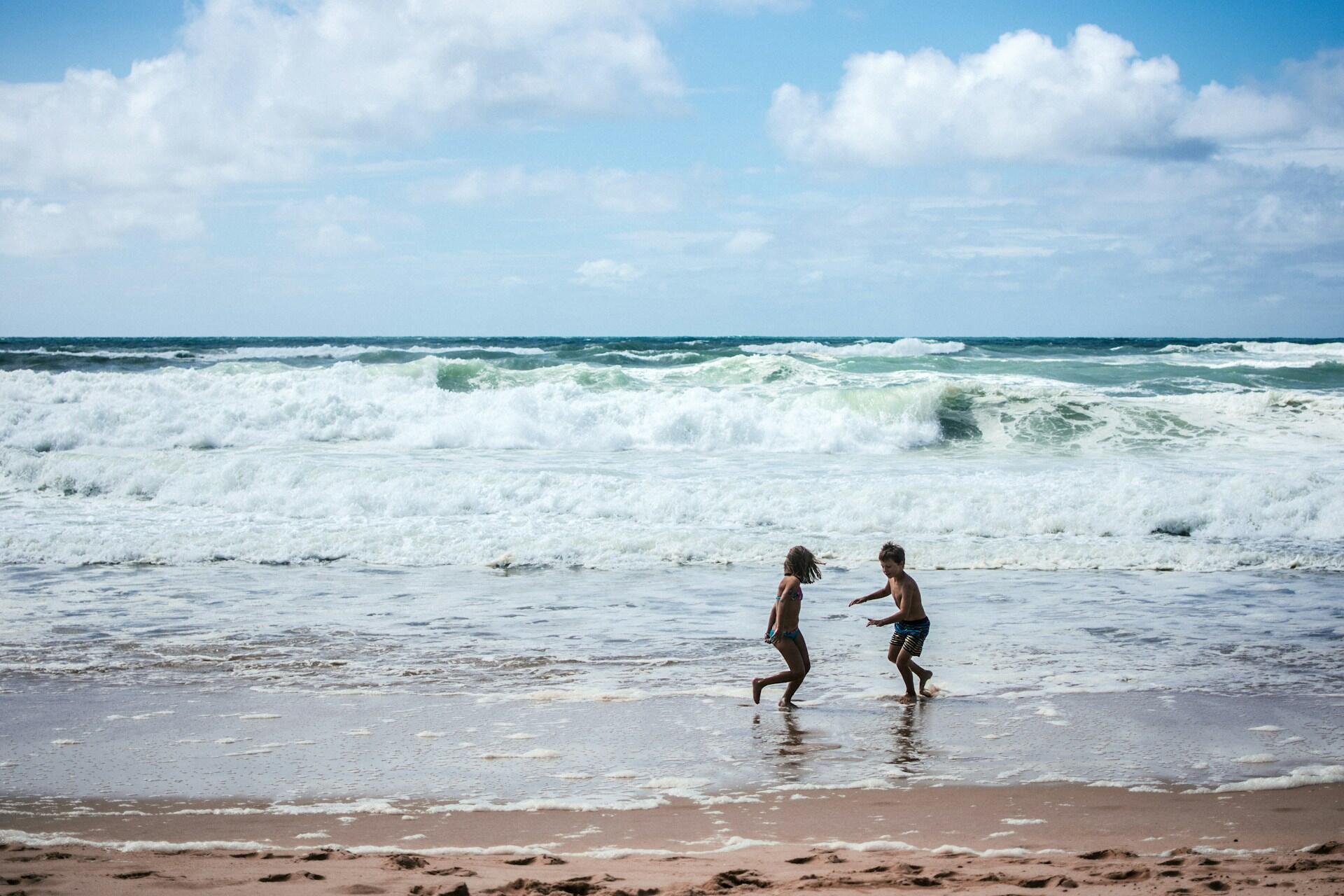Børn ved strand