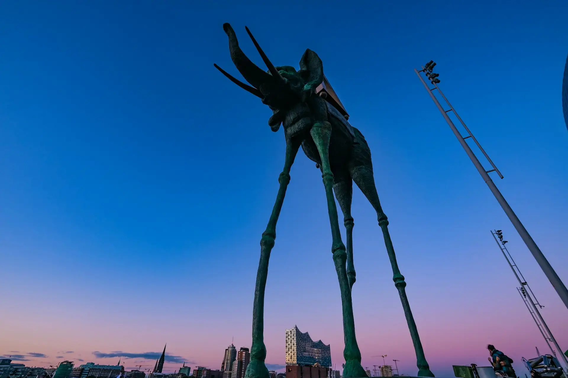 Surrealistisk statue