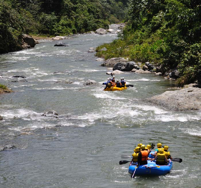 Imagen mostrando rafting en el río Yaque del Norte.