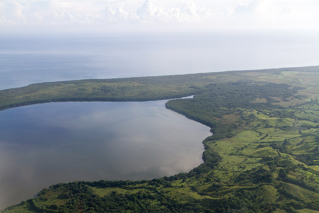 Imagen área que muestra la laguna Redonda en la Republica Dominicana