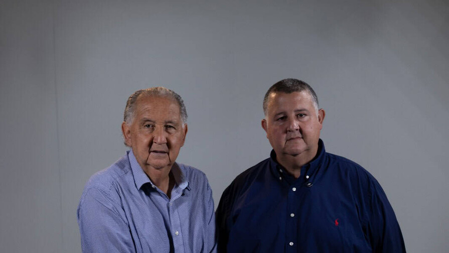 Jorge y Jorge Allen Bauger El reconocido técnico y comentarista argentino-dominicano Jorge Rolando Bauger (izquierda) junto a su hijo Jorge Allen Bauger, Director de la LDF, símbolos del legado futbolístico en el país de Dominicana