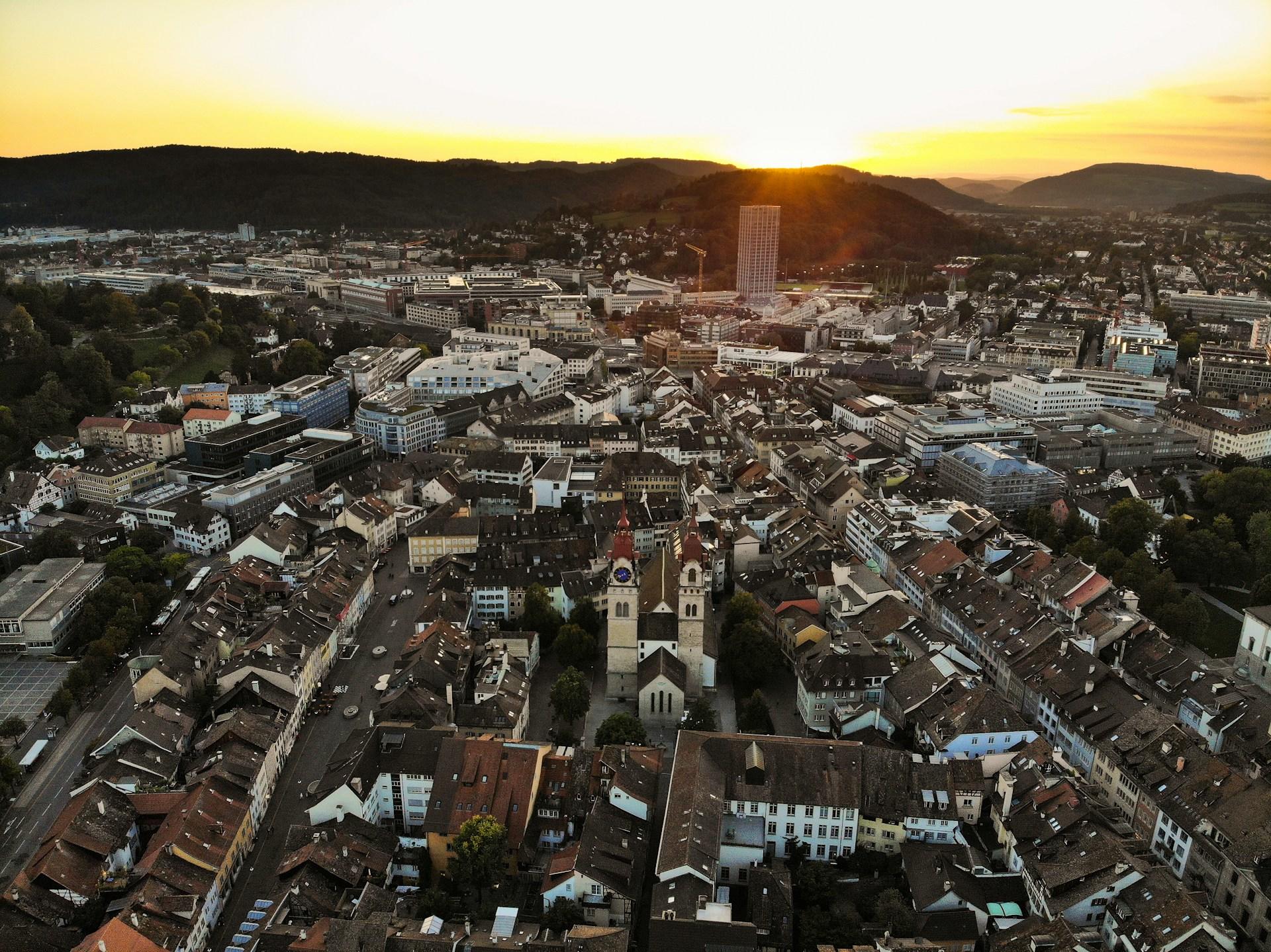 Blick auf Winterthur bei Sonnenuntergang.