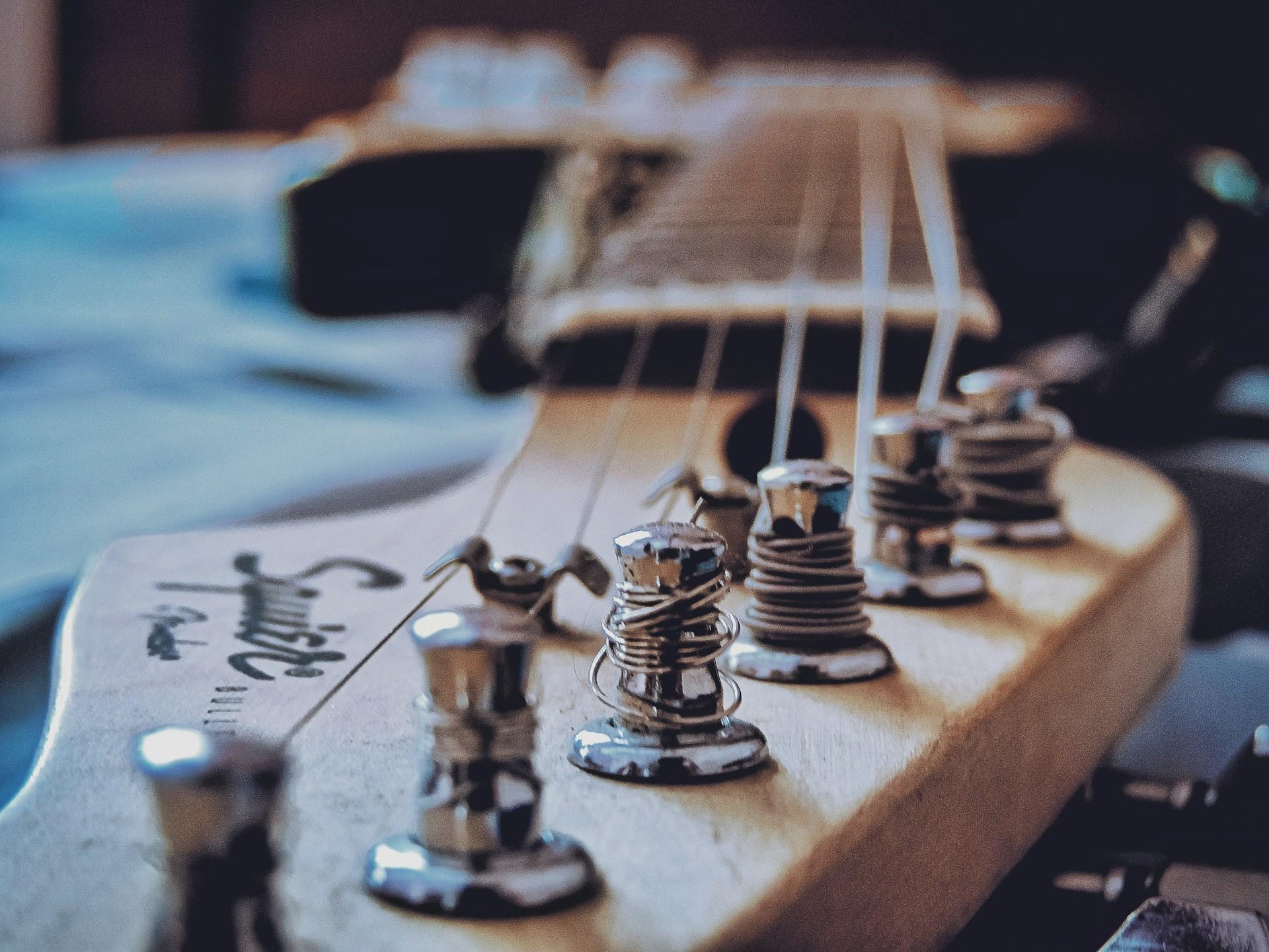 Gitarrenansicht vom Kopf der Gitarre