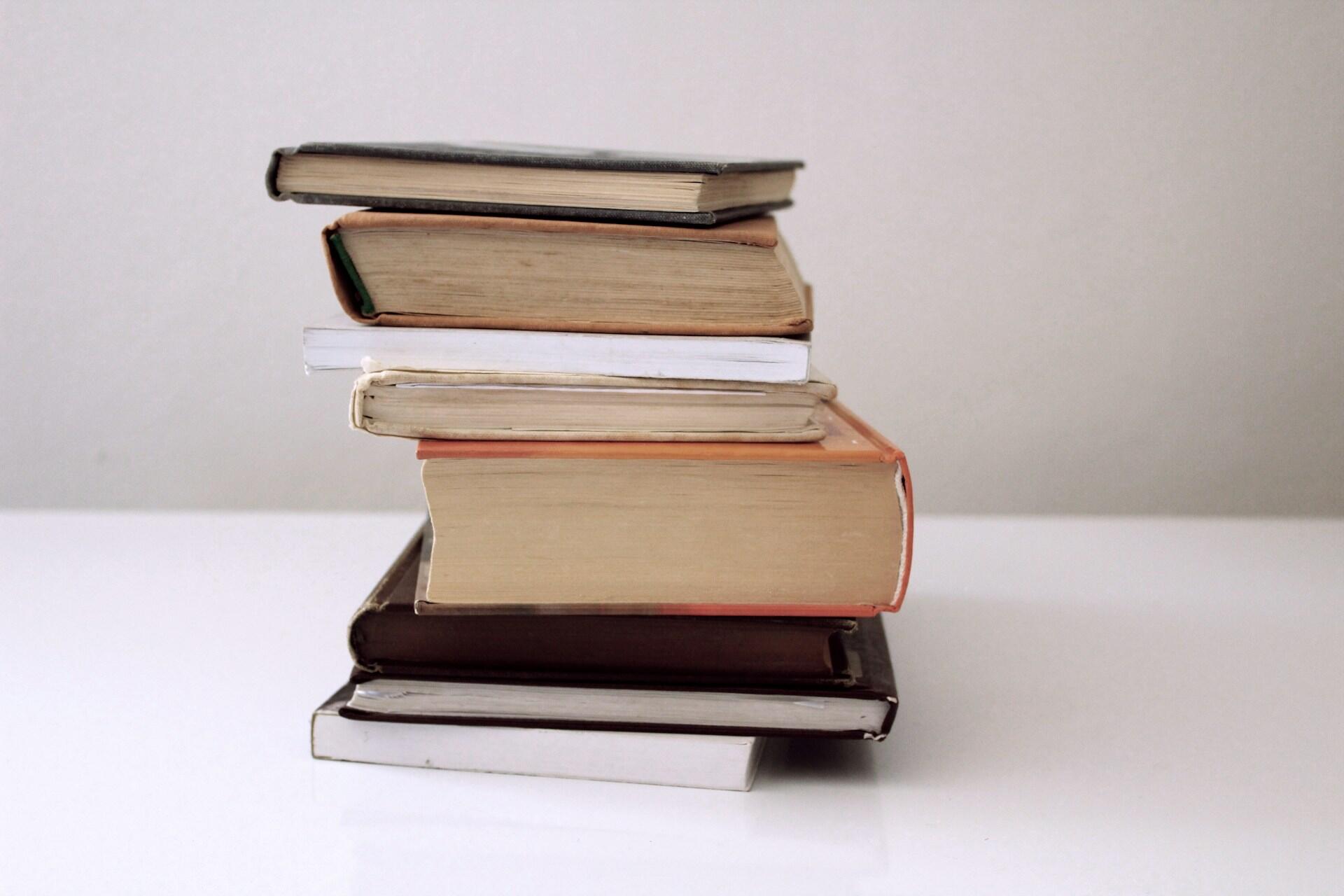 Ein Stapel Bücher