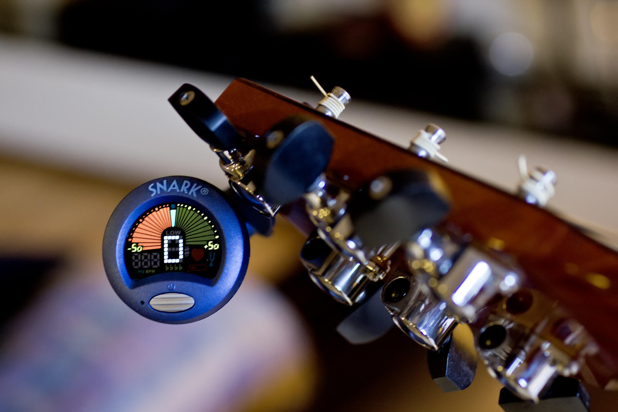 Uke Tuner gibt es als Clip oder online.