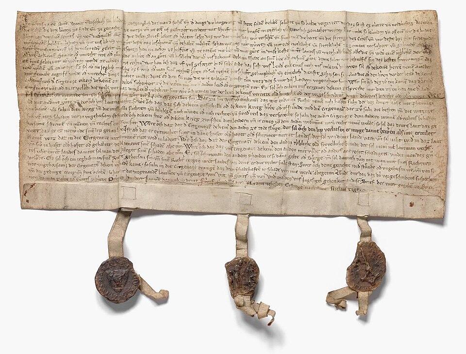 Ein alter Brief mit drei Siegeln