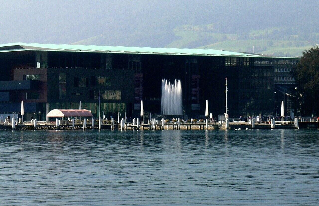 Das Kultur- und Kongresszentrum Luzern am Vierwaldstättersee