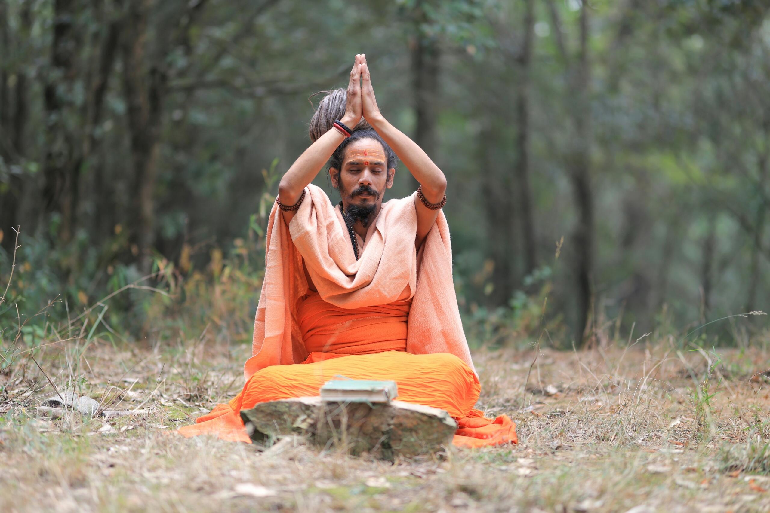 Hindu joogat harjutamas