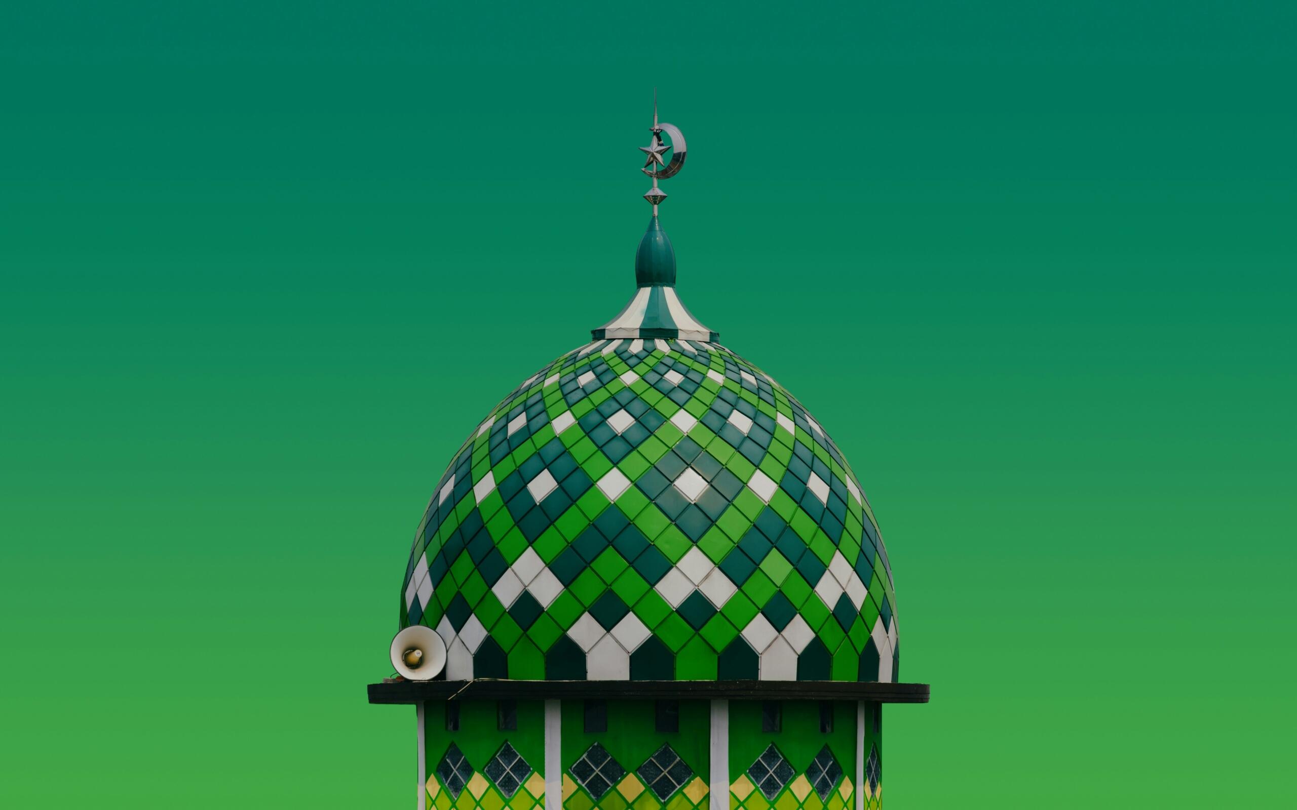 Kuusirp ja tähe sümbol mošee minareti tipus