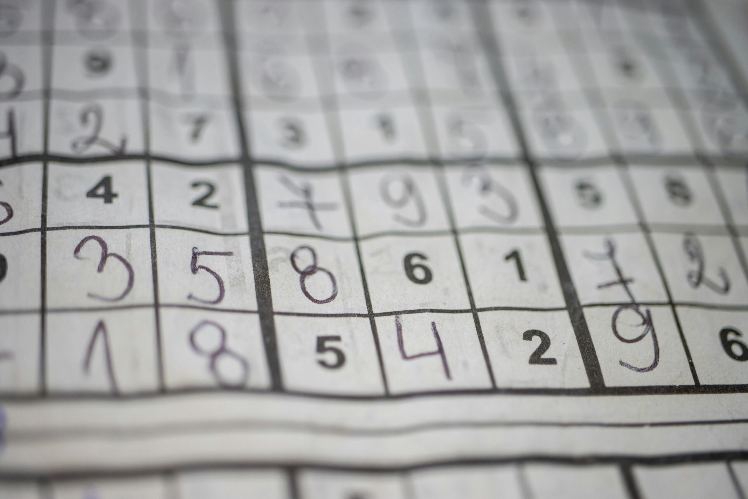 lahendatud sudoku-ruudustik, kus kõik numbrid on paigas