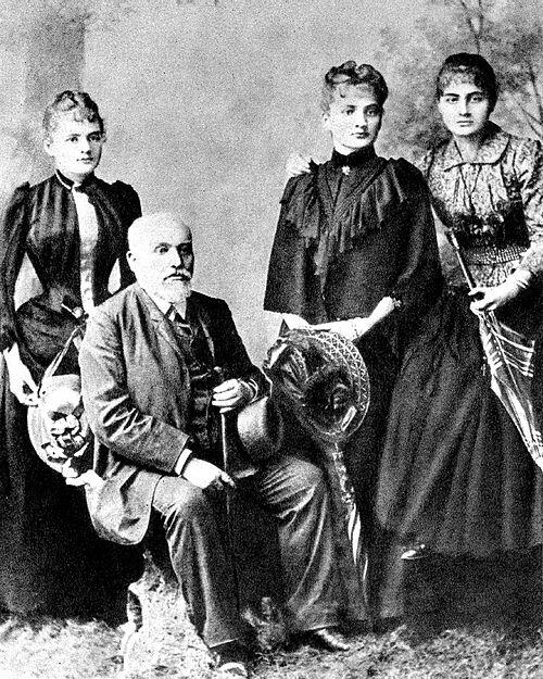 Władysław Skłodowski koos oma tütardega, nende seas noor Marie Curie