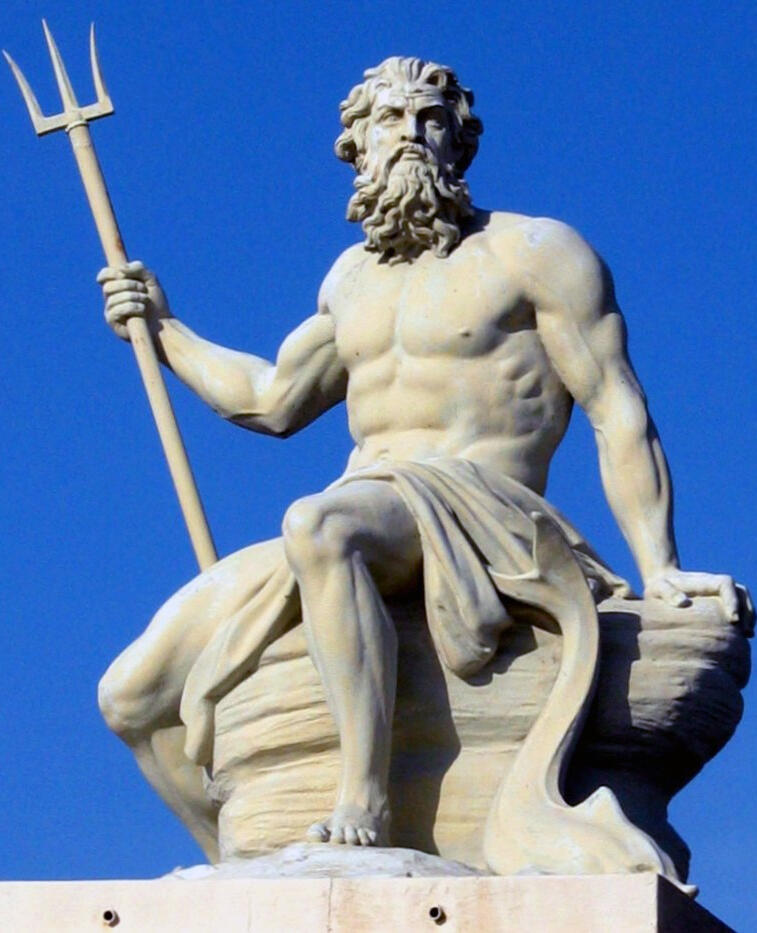 valge Poseidoni kuju hoiab käes kolmharu erksinise taeva taustal