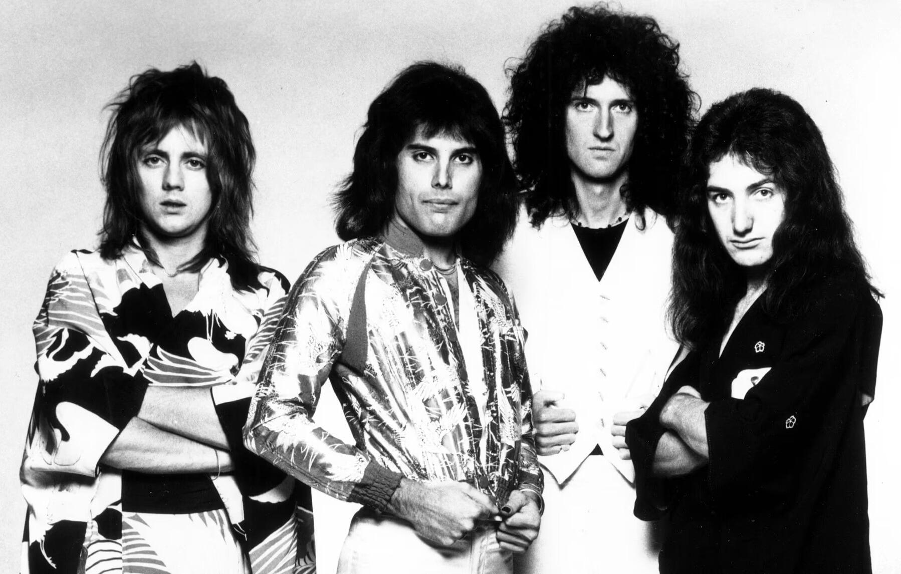 Mustvalge reklaamfoto ansamblist Queen