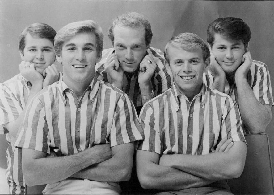 Mustvalge portree ansamblist The Beach Boys