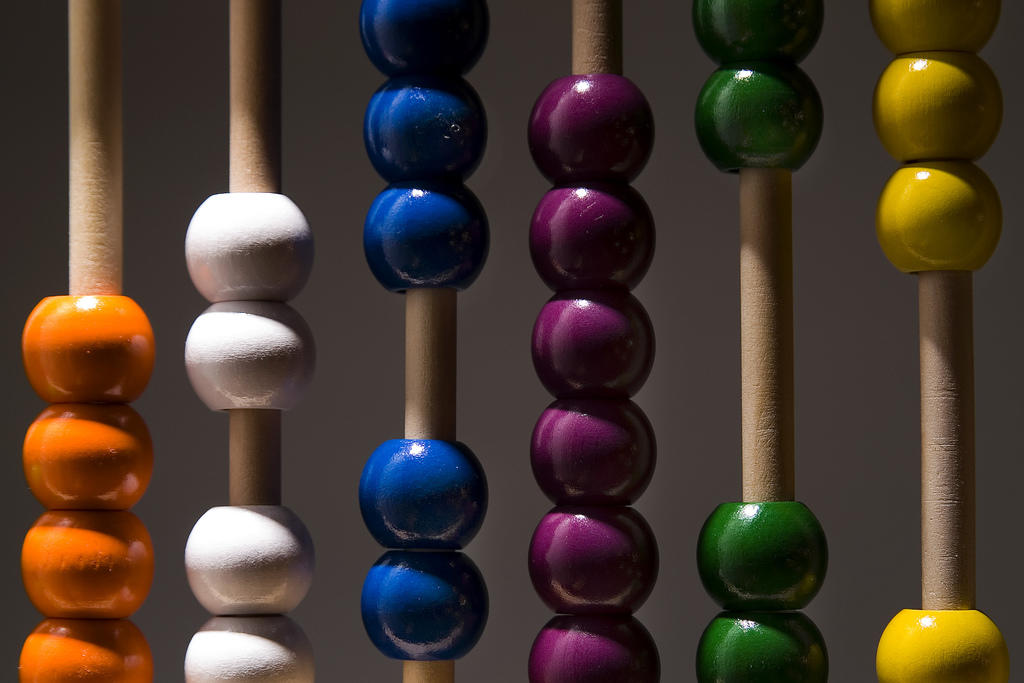 Utiliza objetos para materializar los conceptos matemáticos