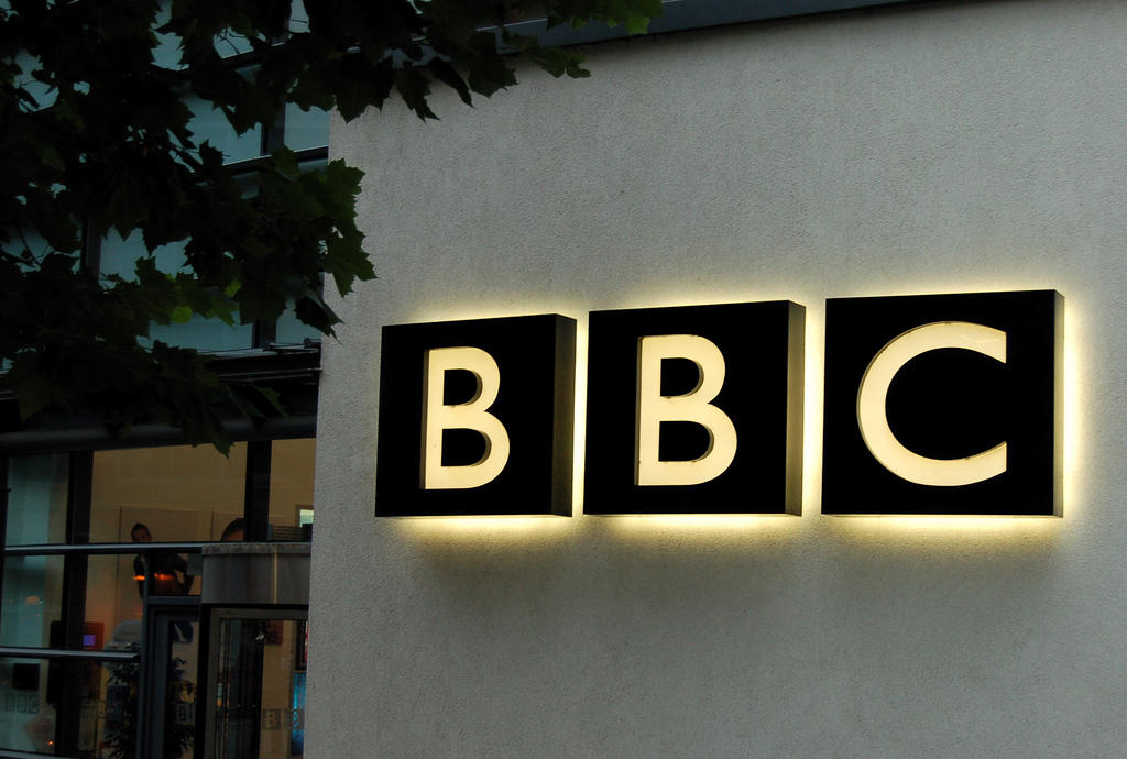Podcasts para mejorar tu nivel de inglés como la BBC.