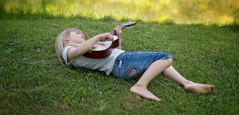 Aprender guitarra durante la infancia