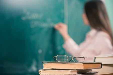 Pagar clases de lengua francesa.