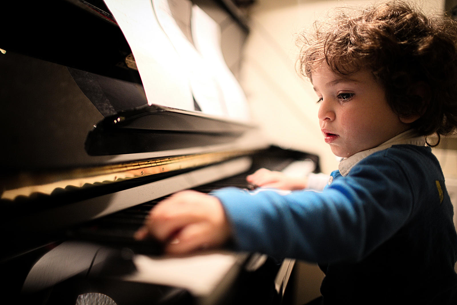 Aprender piano y solfeo ayuda al desarrollo intelectual del niño.