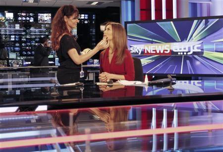 Mira la tele en árabe.