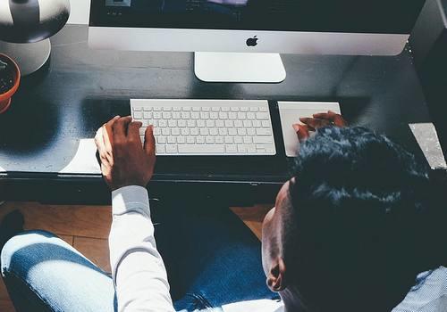 Ser autodidacta en el aprendizaje de idiomas.