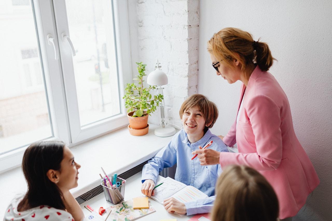 Niños en clases particulares