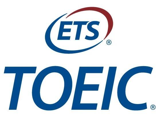 Logotipo de ETS TOEIC con las letras «ETS» en azul dentro de un arco circular rojo y azul, sobre las letras «TOEIC» en azul y negrita sobre fondo blanco.