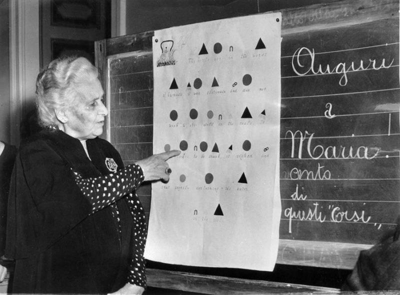 María Montessori dando clase.