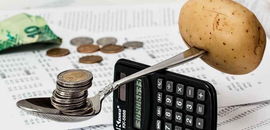 Tener buenos hábitos alimentarios y gastar menos.