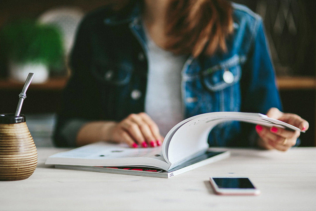 Los libros nos pueden ayudar a seguir aprendiendo.