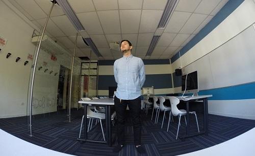 Es complicado trasmitir conocimientos en aulas multitudinarias.