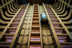 Presentarse a las pruebas de nivel en italiano.