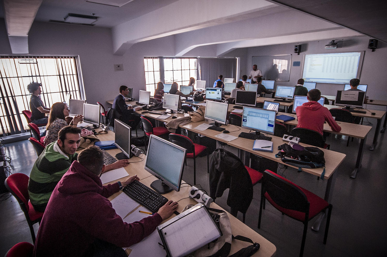 da clases en una academia de idiomas