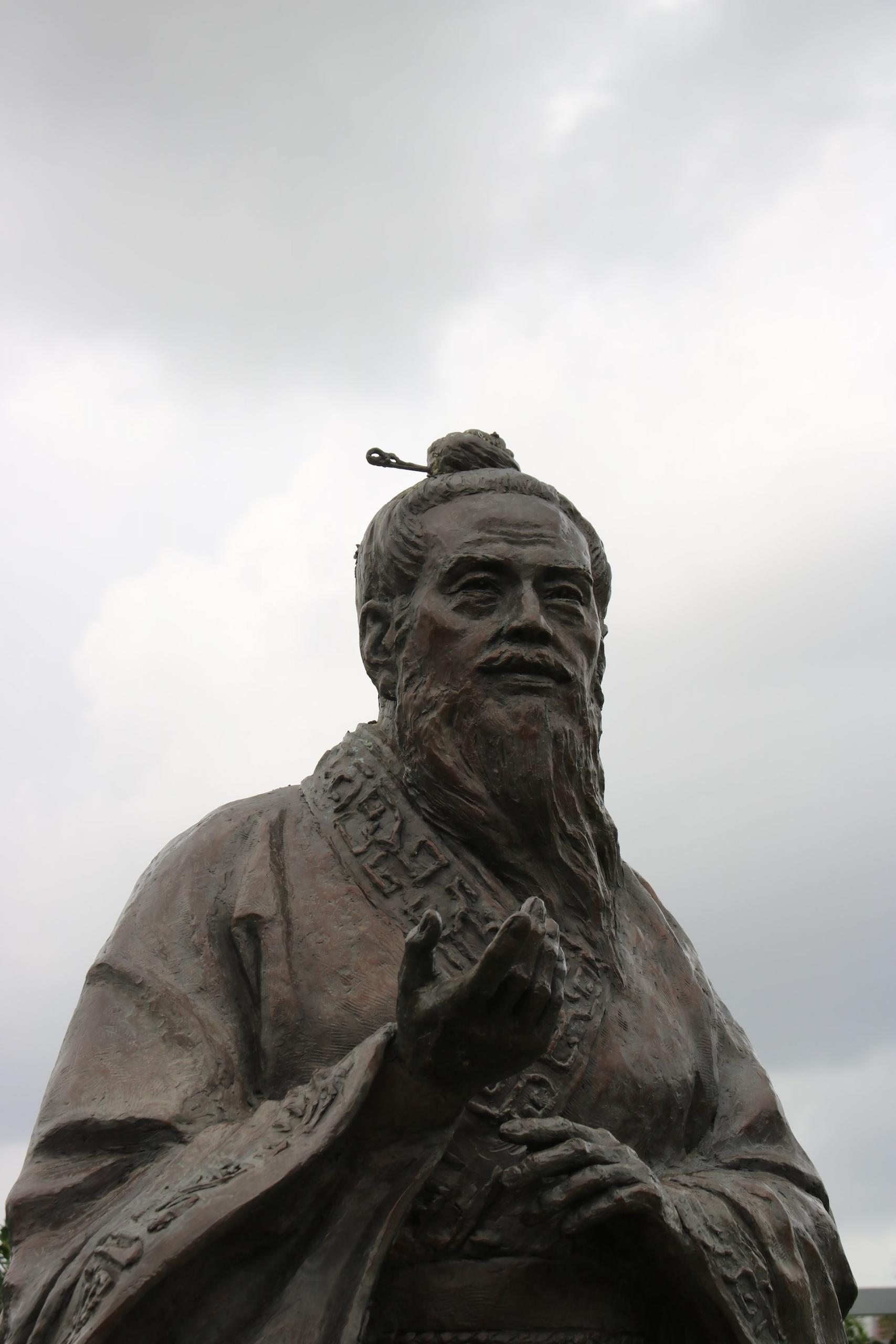 Estatua de Confucio.