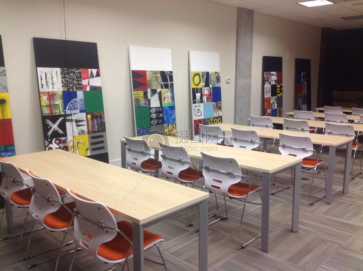 Ser profesor de portugués en centros públicos