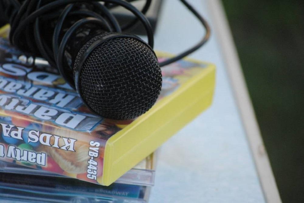 Aprender a cantar con apps de karaoke