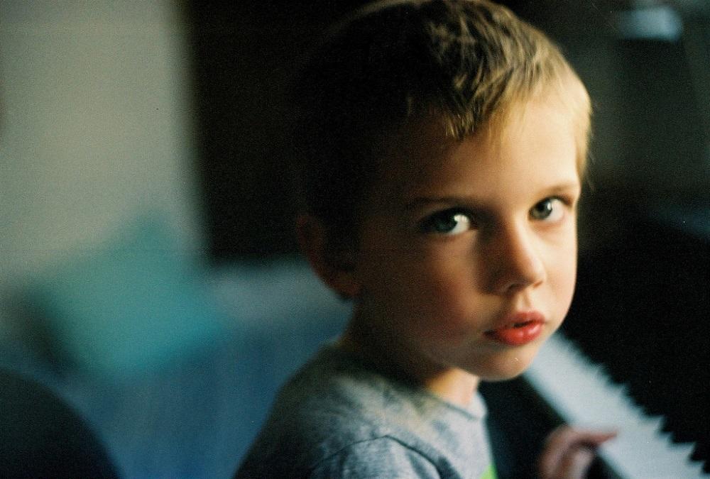 Niño pianista