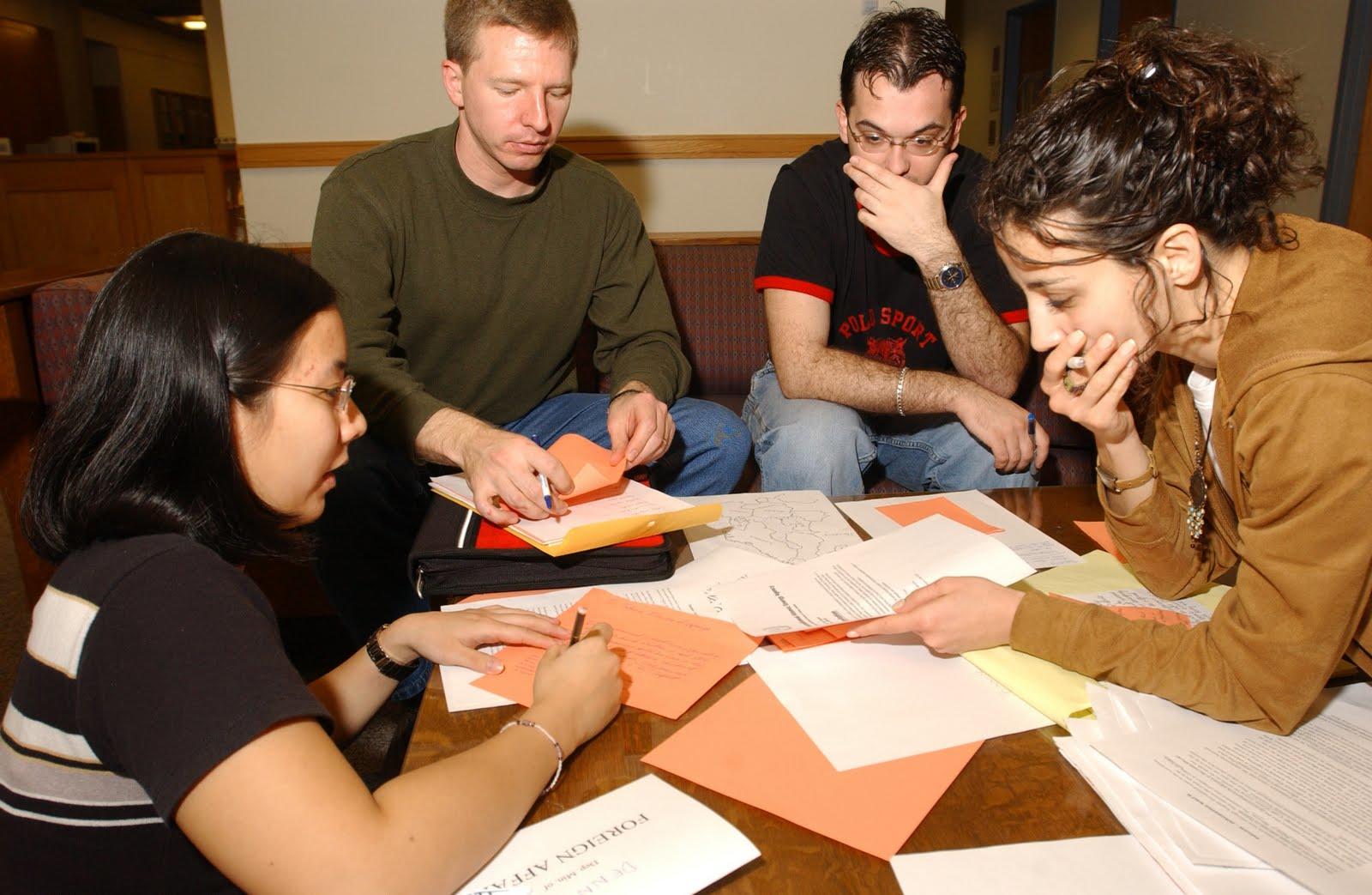 estudia en grupo para resolver tus dificultades