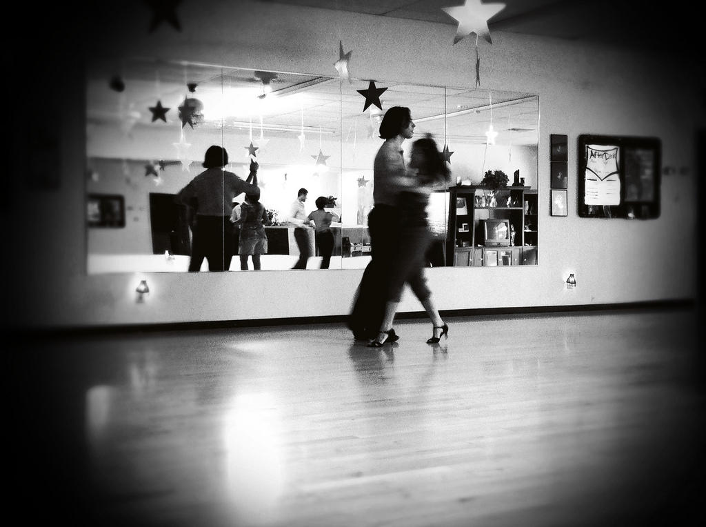 Enseñar a bailar a parejas