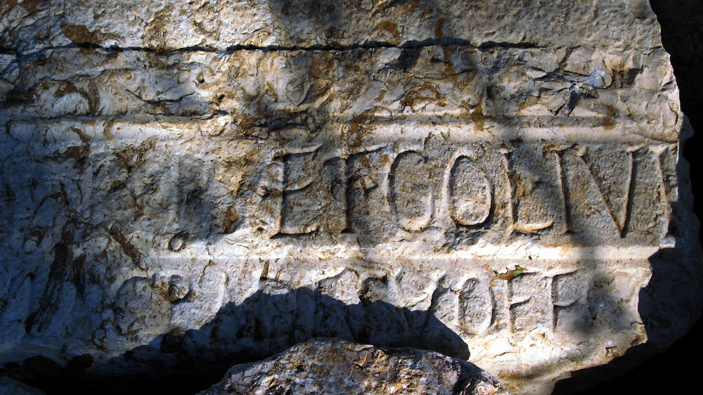 Aprende latín para poder leer las inscripciones de las iglesias