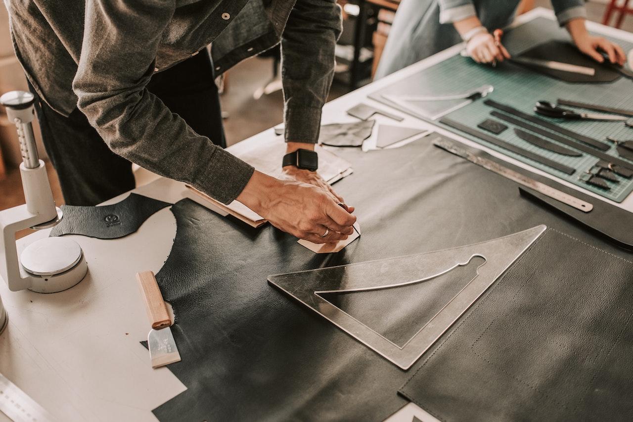 Persona diseñando un patrón.