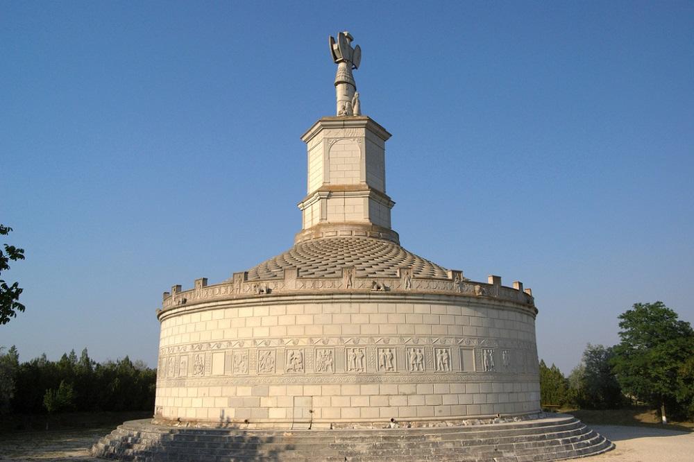 Rumano y latín.