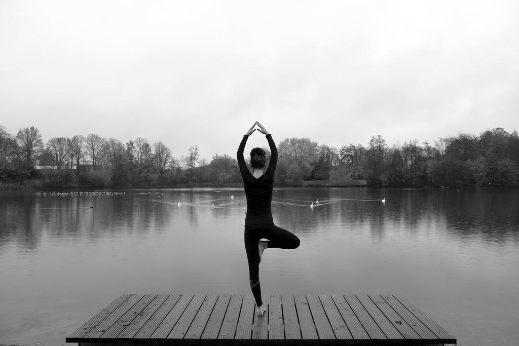 Uno de los requisitos para practicar bien yoga es estar concentrado.