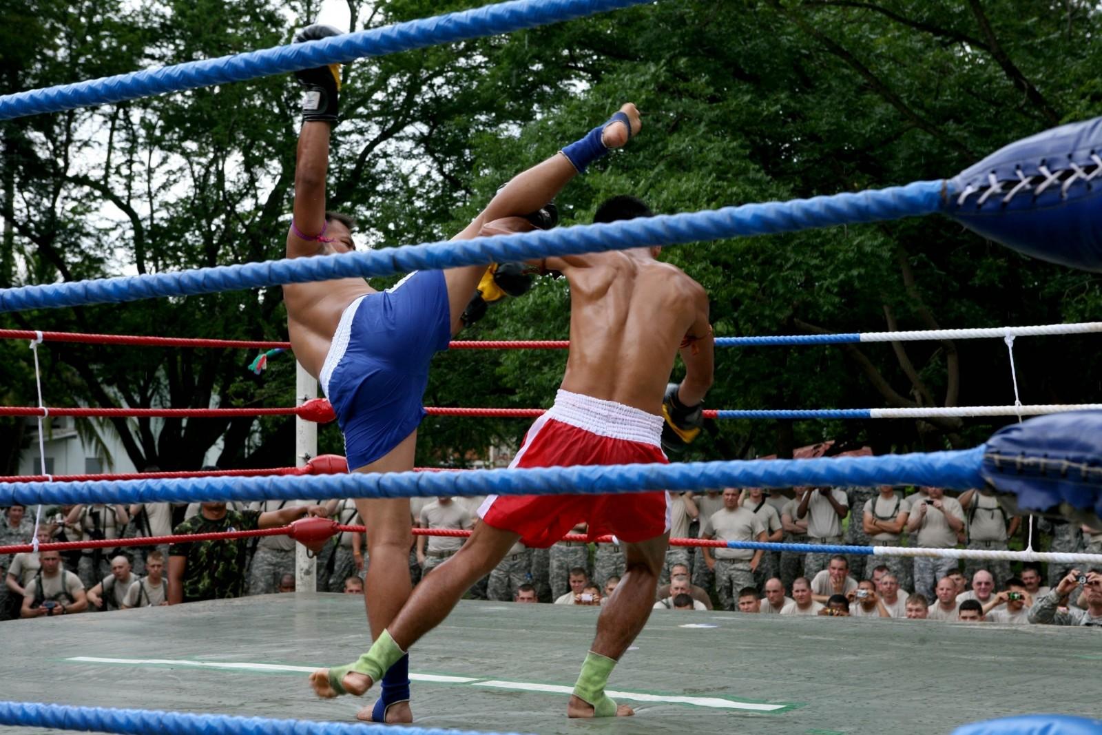 Este estilo de lucha fue convirtiéndose en la especialidad de guerreros masculinos.