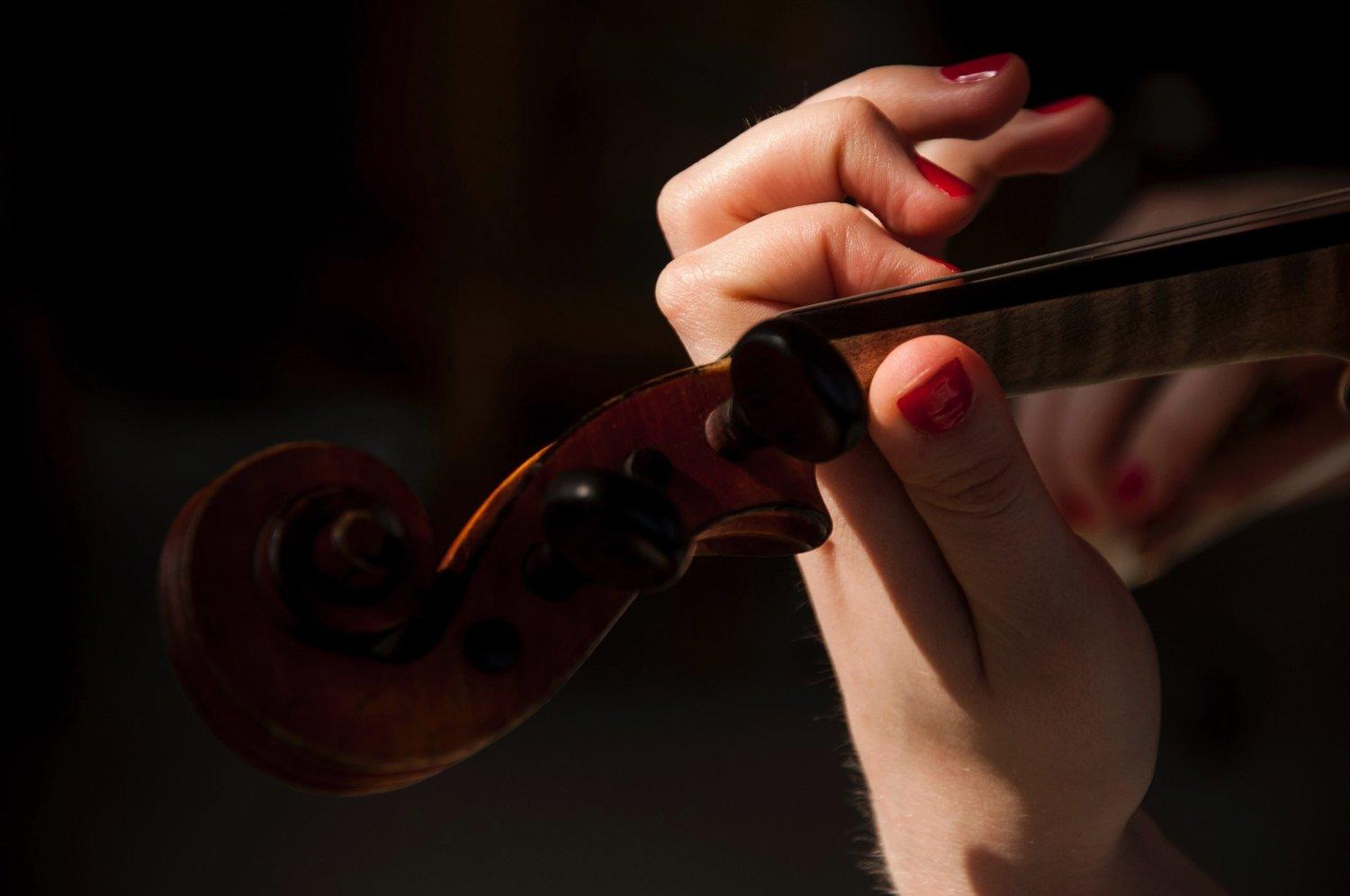 La postura del cuerpo es esencial a la hora de tocar el violín.