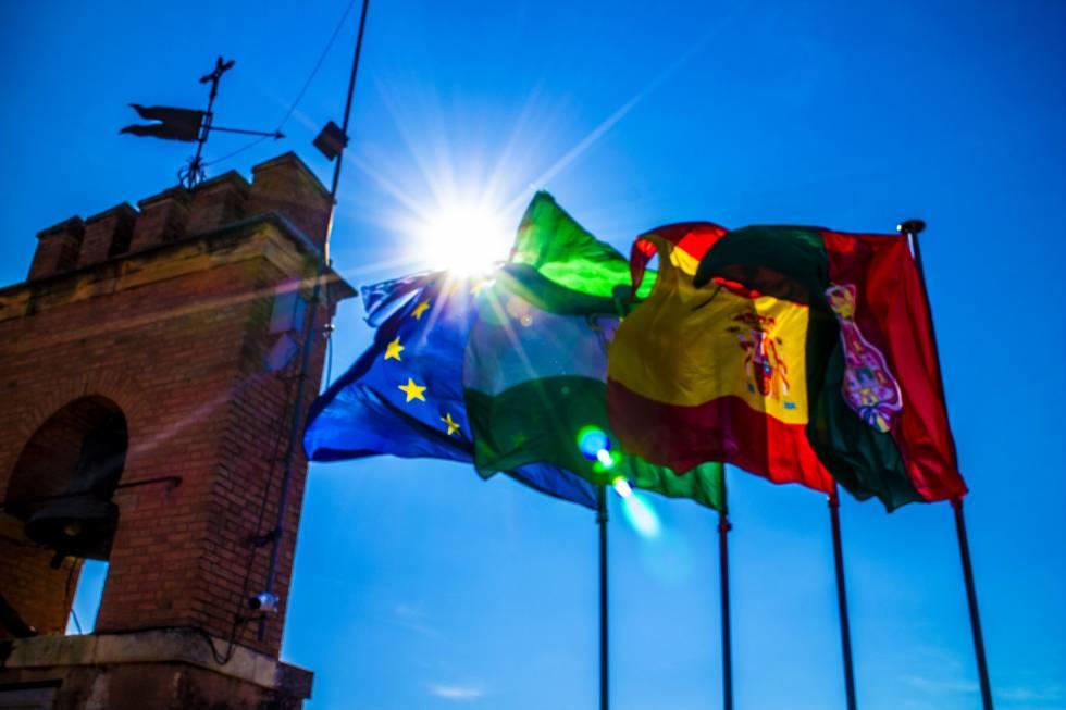 El latín es una lengua de la rama itálica? de la familia lingüística del indoeuropeo?.