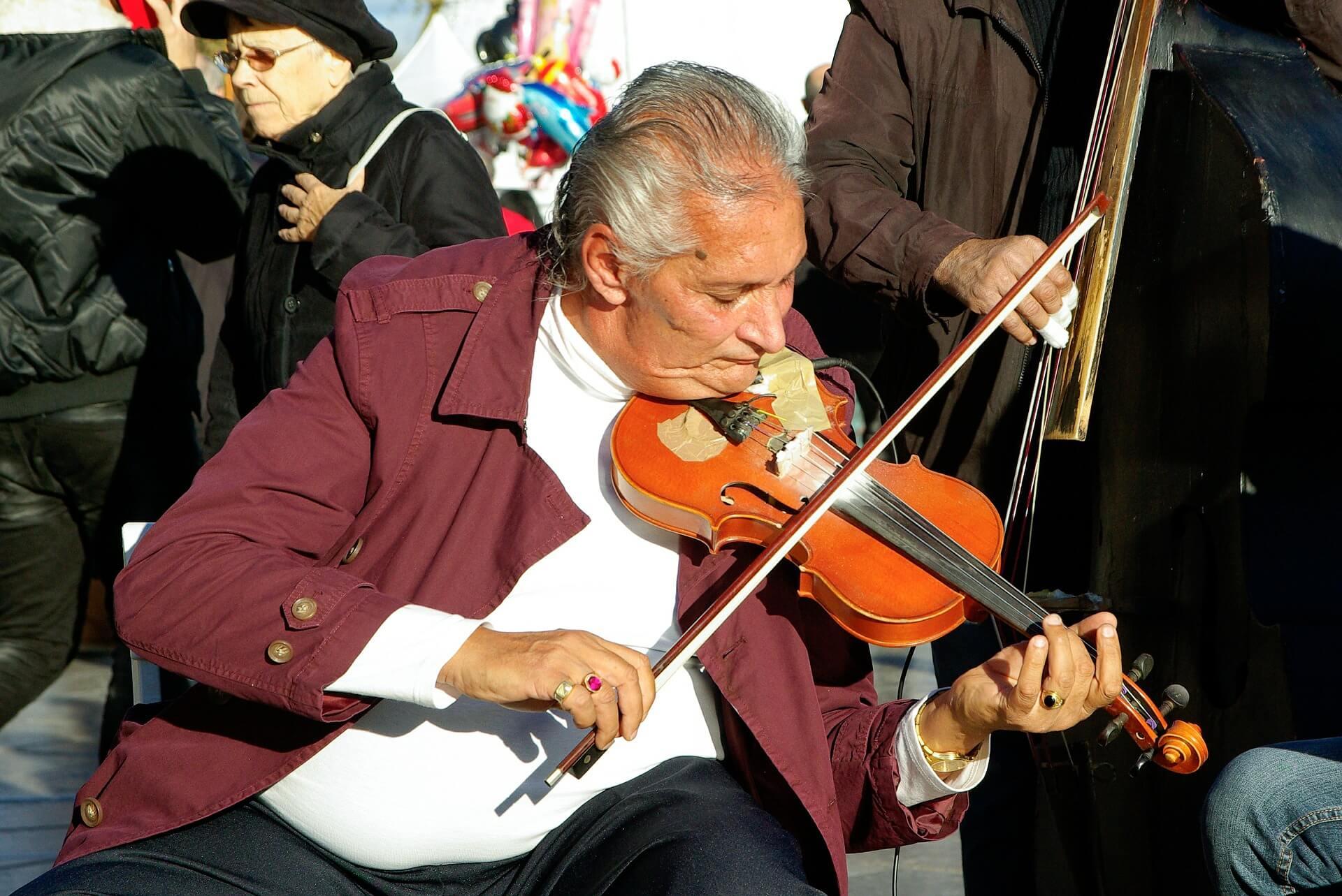 la postura es otro aspecto fundamental a la hora de aprender a tocar el violin